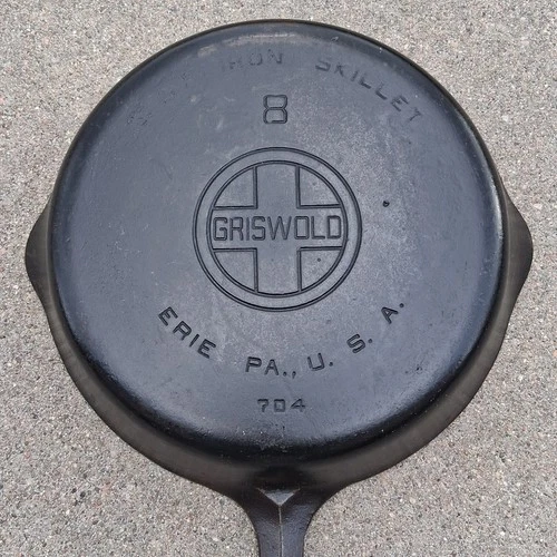 Griswold #8 No 704 Cast Iron Skillet Large Block Logo Sits Flat 1930's No H Ring