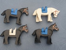 4 Lego Pferde: Ritter Western Castel Classic, Weiß + schwarz + Sattel