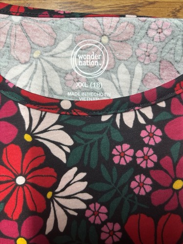 Girls Size 18 Long Sleeve 2 Pockets Red Green Daisy Design - Picture 2 of 4