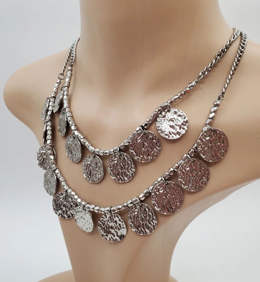 Collar babero CC 16 pulgadas martillado tono plata cuentas dos niveles collar medallón LEER Foto 3 de 4