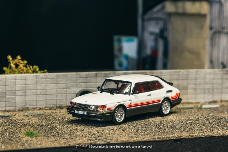 Tarmac Works TW 1:64 Saab 900 Turbo White Diecast Model Car - image 3 of 4