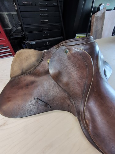 Sillín inglés multiusos de cuero marrón Stubben Rex de 15" - Imagen 3 de 20
