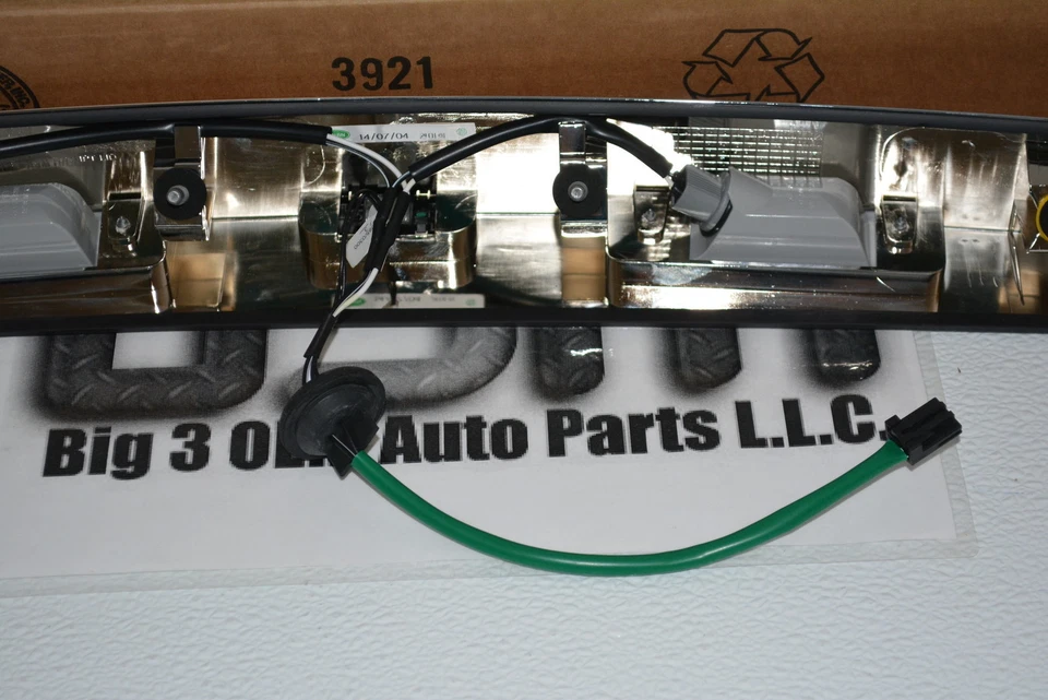 Chevrolet Cruze 2011-2016 maletero trasero cromado con lámpara y panel táctil nuevo OEM Foto 3 de 4