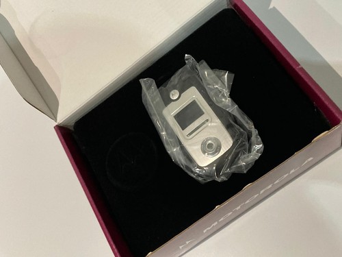 Brand new Boxed Motorola A668 Unlocked Mobile phone flip 12 months Warranty - 第 5/7 張圖片