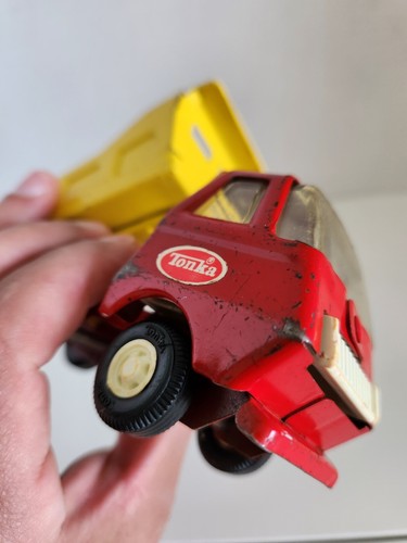 VINTAGE 1970’s 5” PRESSED STEEL TONKA RED & YELLOW DUMP TRUCK - Picture 10 of 10
