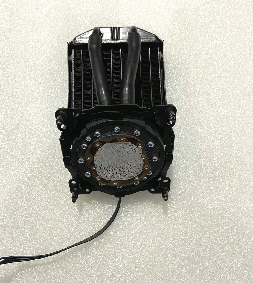 Original HP Z820 water-cooled radiator with bottom seat and screws 635869-002 - Image 3 of 4