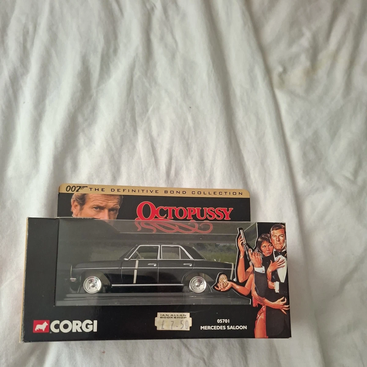 Corgi TY99284 James Bond Aston Martin Collection (V12 Vanquish, DB5, DBS Corgi TY99284 James Bond Aston Martin Collection (V12 Vanquish, DB5, DBS