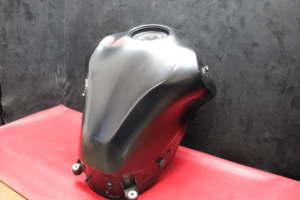 ZR900 油箱原始设备制造商损坏左侧 — 第 2/4 张图片