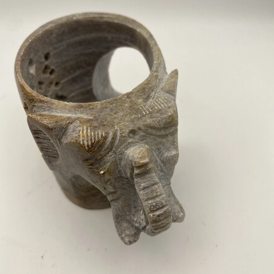 Queimador de óleo intrincado esculpido à mão pedra-sabão elefante chá leve 4,25x3,5” Índia - Imagem 3 de 4