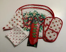 Vintage Strawberry Placemats Napkins & Pot Holders & Coasters