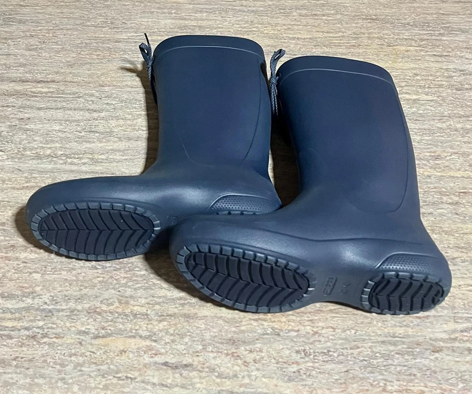 Crocs Freesail Botas de Chuva Alta Feminina 8 Azul Borracha Puxador Leve - Imagem 3 de 4