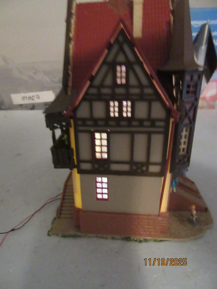 HO - Vollmer 19590 Marco de madera personalizado / Ayuntamiento - LED y personas Foto 3 de 4