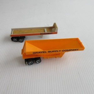 2 Tyco Gravel Supply Co & Roadway LOT Trailer Haulers Slot Car (SS4 B)