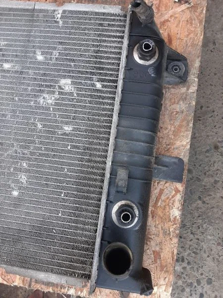 Radiador 01-05 GMC Sierra 2500 89018318 Foto 2 de 4