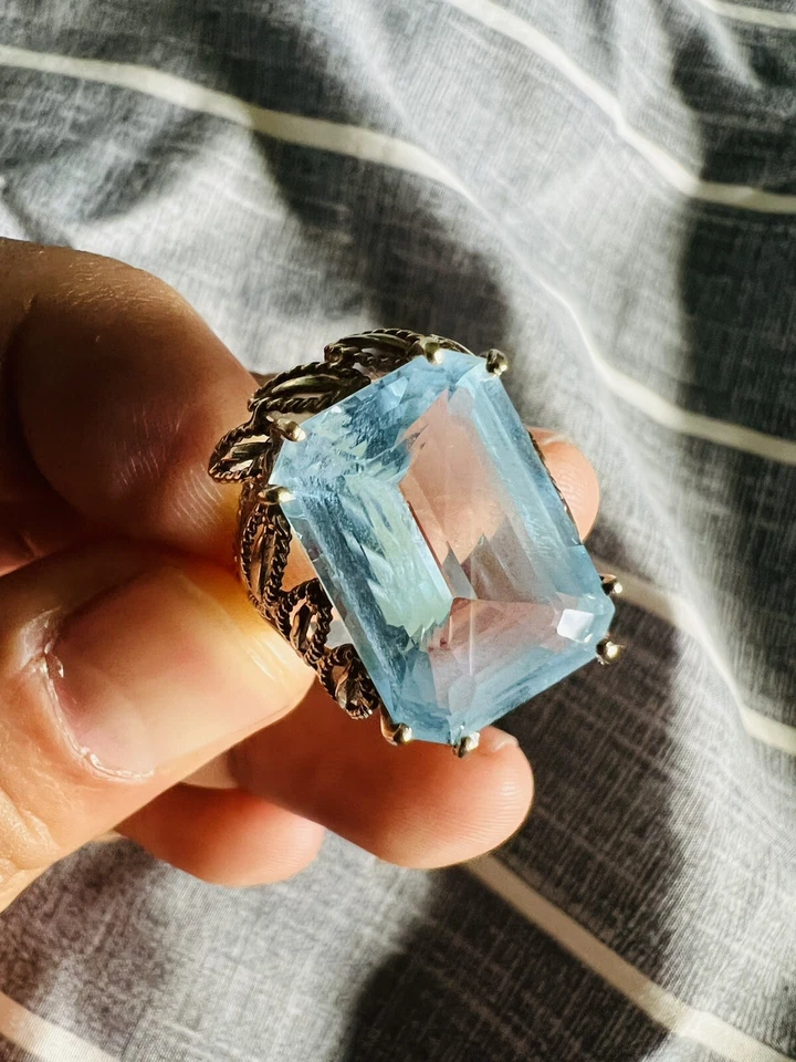 Anillo de boda grande para mujer de oro de 10 quilates talla 8,5 talla 8,5 Foto 2 de 4