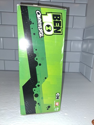 VERY RARE Ben 10 Omniverse Crashhopper roleplay set with figure SEALED NEW - Picture 13 of 14