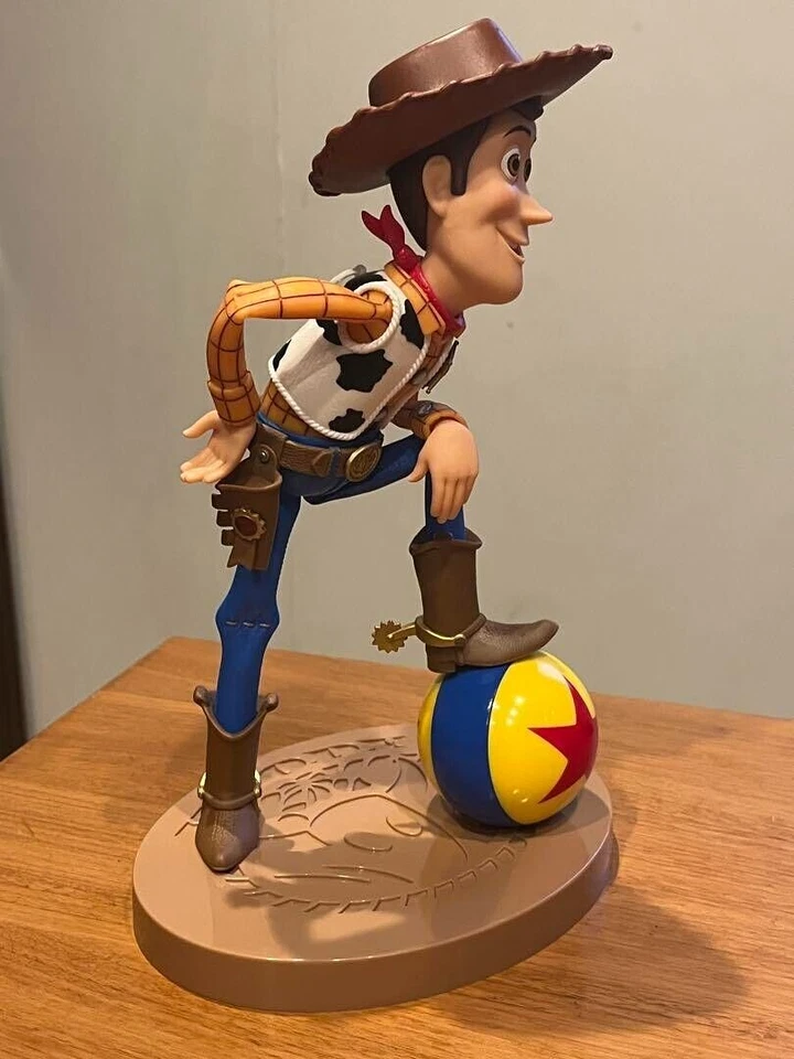 Figura Woody con truco Toy Story Ichiban Kuji con amigos felices premio 9,8 pulgadas Foto 2 de 4