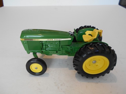 Vintage 1980 Ertl 1:16th Scale John Deere 2040 Utility Tractor #516-7641, Used - Picture 10 of 19