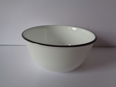 Corelle White with Black Rim 28-oz Deep Bowl New with Tags Classic Cafe Black