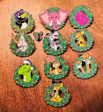 ITS A SMALL WORLD HOLIDAY FULL 10 PIN WREATH ELEPHANT ZEBRA HYENA PENGUIN DISNEY