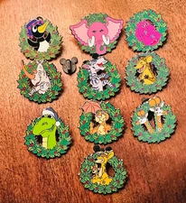 ITS A SMALL WORLD HOLIDAY FULL 10 PIN WREATH ELEPHANT ZEBRA HYENA PENGUIN DISNEY