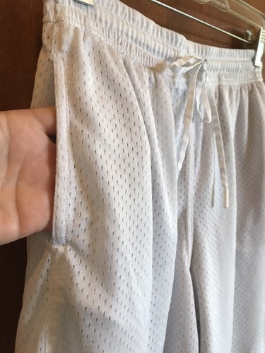 Women’s Sz 6 Lululemon Relaxed-Fit Mesh Training Short Lined 8" White LW7DFOS - Picture 4 of 10