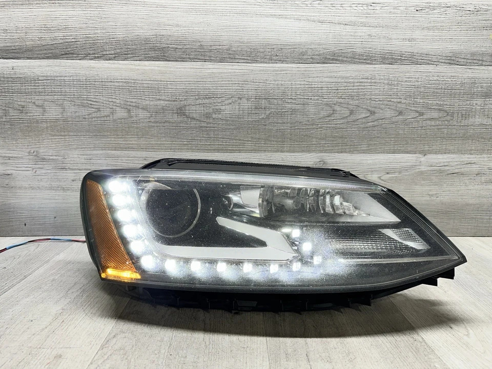 2012-2014 Volkswagen Jetta Passenger Right Headlight Xenon HID Complete OEM (L6) - Image 2 of 4