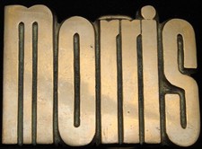 KJ08129 NOS VINTAGE 1970s CUT-OUT NAME MORRIS SOLID BRASS BUCKLE