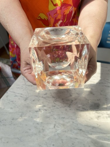 GRANDE CUBO OTTICO FERMACARTE PERSPEX CON PIANI CONVESSI 70s ITALIAN DESIGN - Imagen 2 de 11