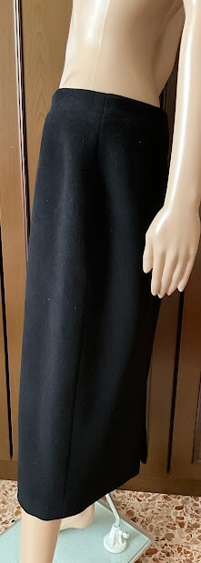 Caterina Masoni Women's warm winter wool skirt, black color, size 48 Skirt Women image 2