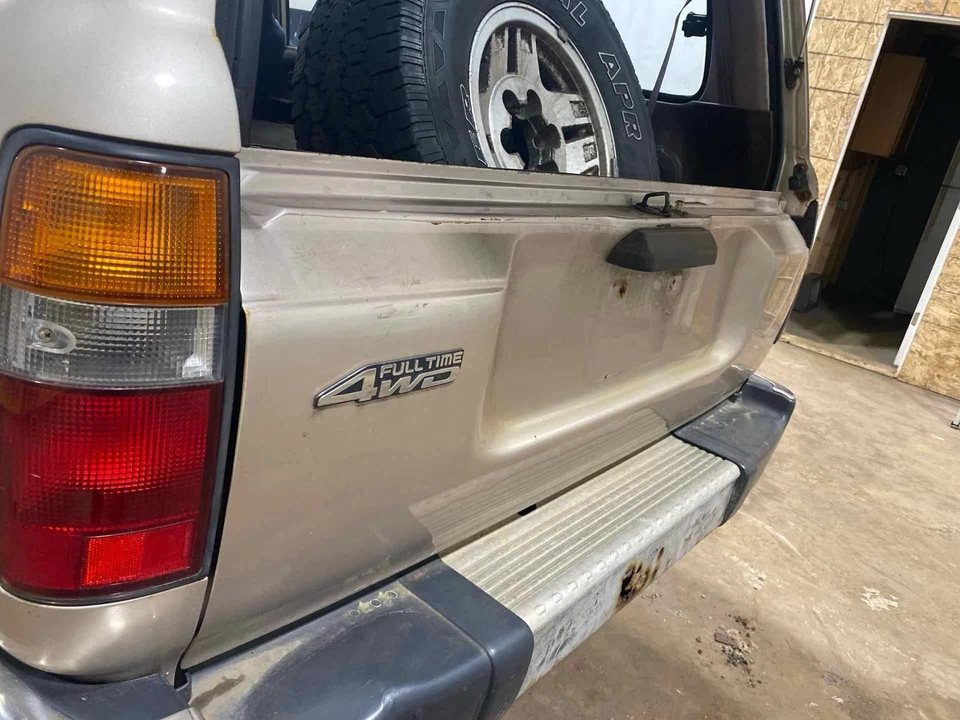 Tapa maletero portón trasero TOYOTA LAND CRUISER 91 92 93 94 95 96 97 98 Foto 2 de 4