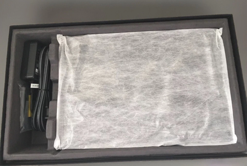 Sony S-Frame DPF-X1000 10.2" Digital Photo Frame Brand New Open Box MSRP $499.99 - Image 4 of 4