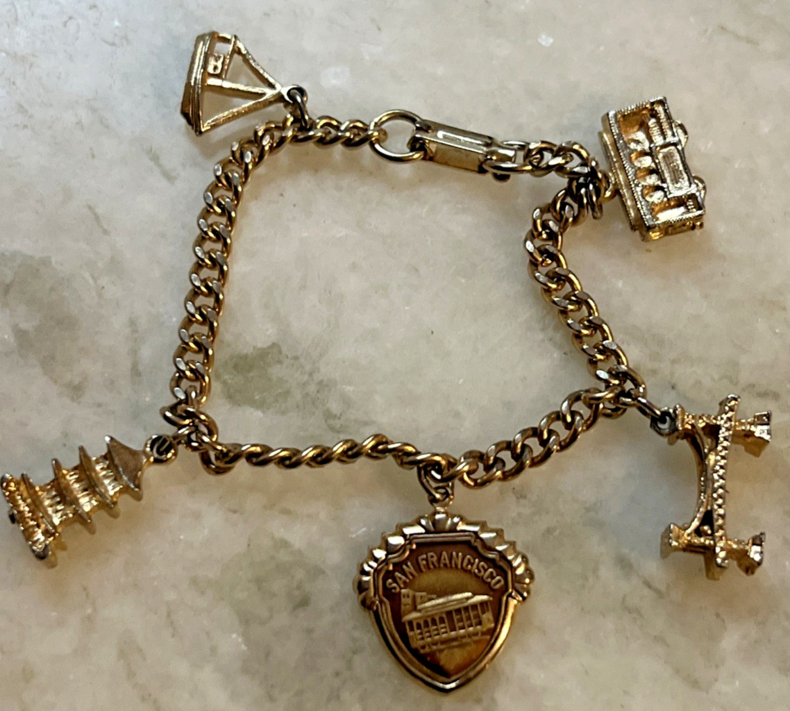 Vtg San Francisco Gold Tone Charm Bracelet Trolley Bridge Pagoda Ship