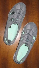 SIZE 8 M Easy Spirit  Slip-on Sneaker Light Gray