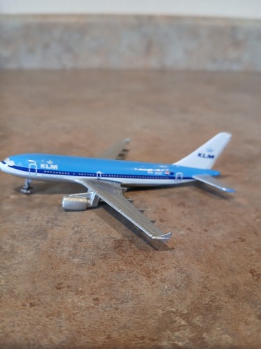 SCHABAK 1:500 AIRPLANE KLM Airbus A 310 3.75" w/Stand Damaged Landing Gear - Picture 2 of 23