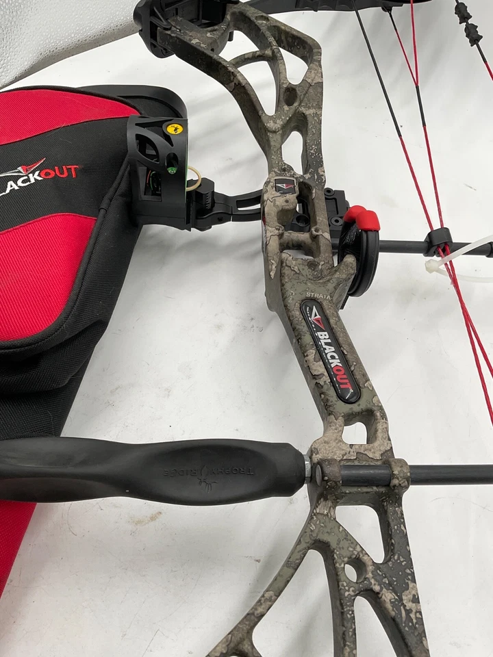 NICE 👍Bear blackout pursuit compound bow black/red 70Lb - Image 2 of 4