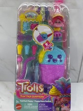 Trolls  Fun Fair Surprise  FairFest  Queen Poppy  Small Doll  10 Accessories