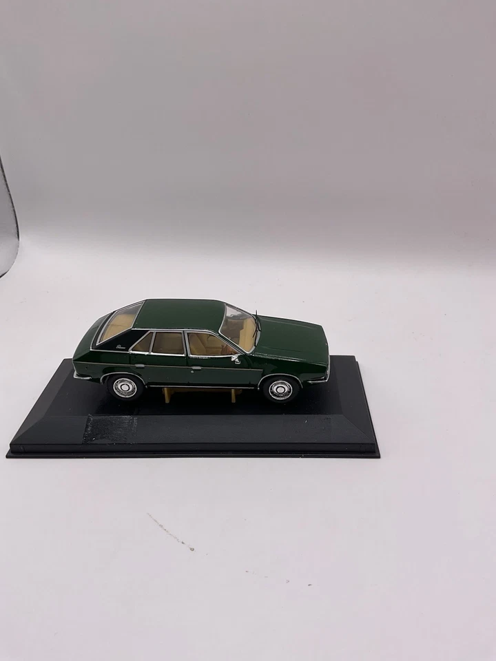 Vanguards VA10200 Austin Princess 1800HL Brooklands Green Diecast Car 1/43 Scale - Image 3 of 4