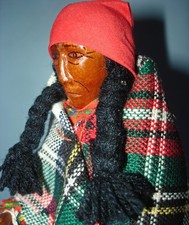 Artista nativo americano RICHARD CROWE donna indiana in legno con bastone da passeggio 1981