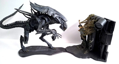Aliens Xenomorph HR Giger Neca Movie Maniacs Alien Queen + Chestburster Victim