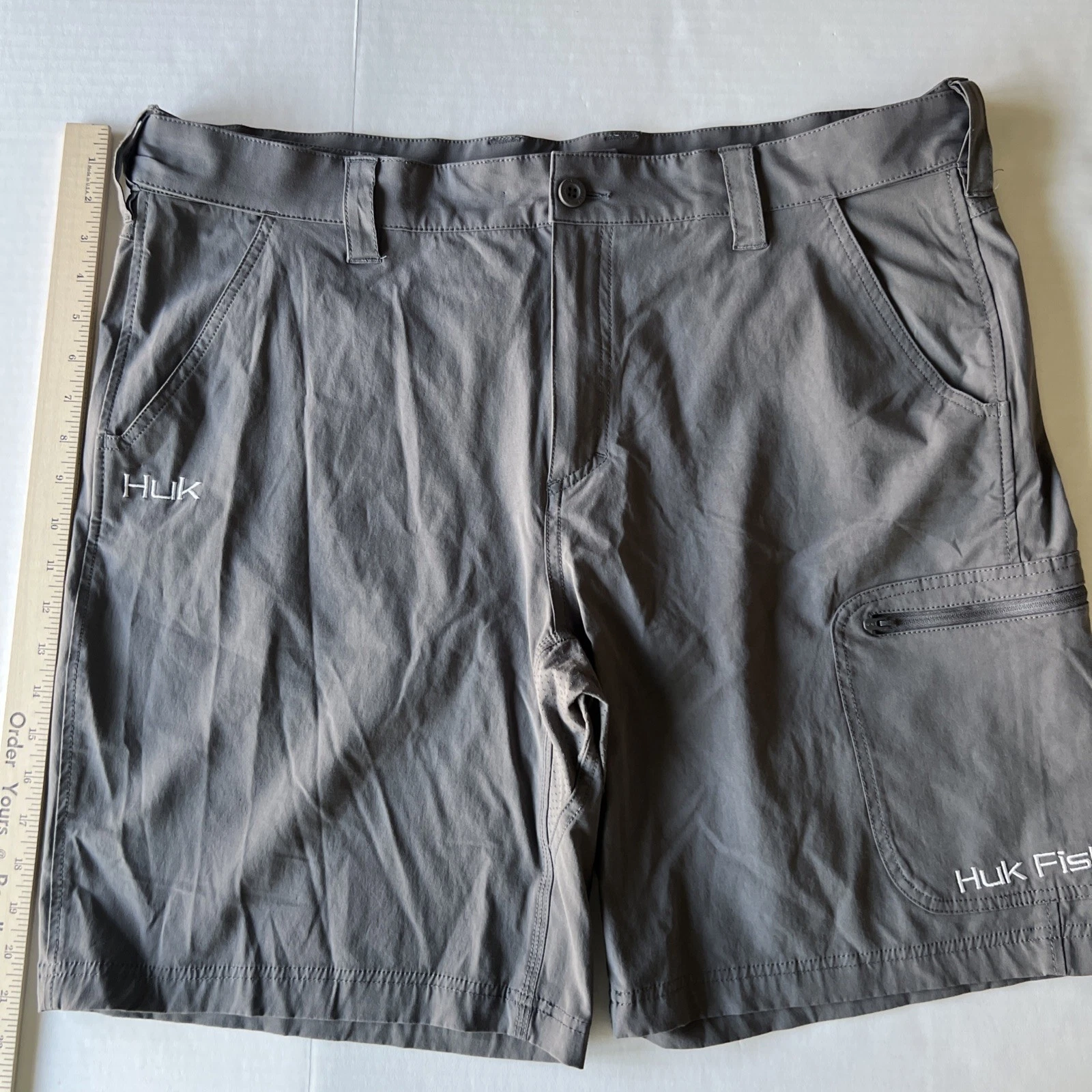 Huk Cargo Fishing Shorts Men's 2XL Gray 10" Performance Stretch Adjustable Waist