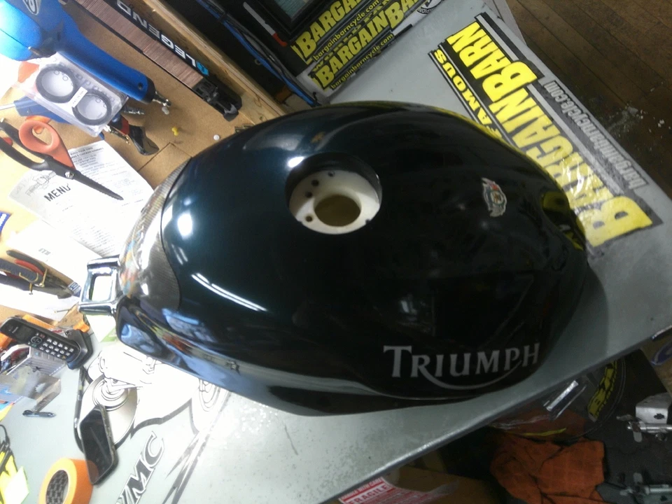 Triumph Daytona 955i 2002-04 tanque de combustible de gasolina verde oscuro centinial 2400595 Foto 4 de 4