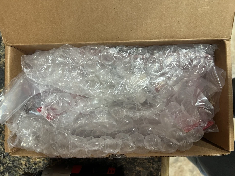 CUBIERTAS DE PINZA MGP #10256SCLCRD ROJO 2025 Ford F-150 Raptor Foto 2 de 4