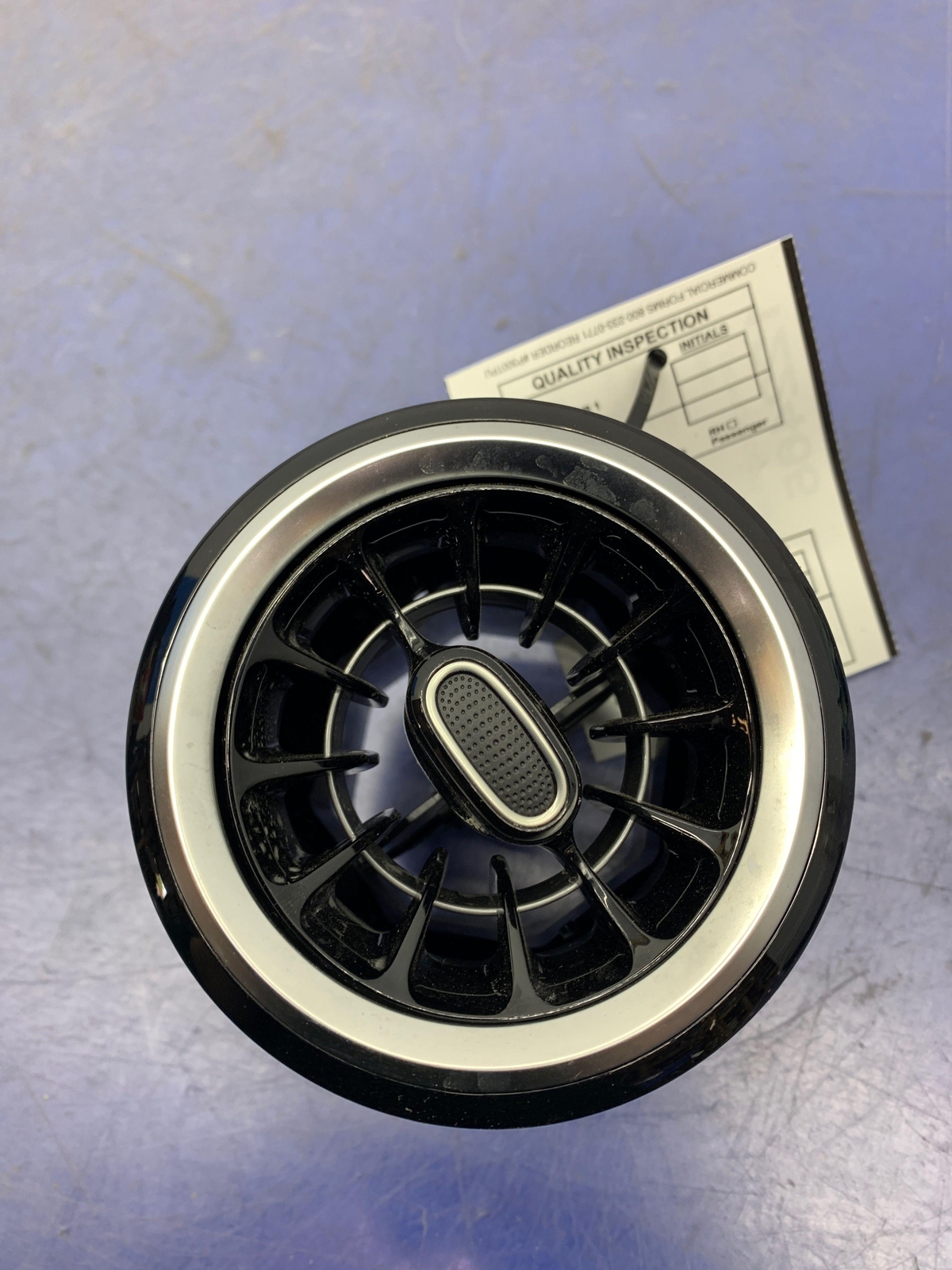 2020 - 2022 MERCEDES GLB 250 OEM X247 LEFT FRONT OUTER AIR VENT 
