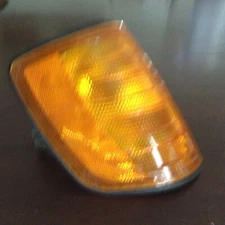 1981-1991 Mercedes-Benz W124  Right  Front SIGNAL LIGHT OEM Bosch Original