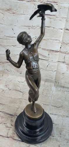 Ampli en ventes exceptionnelles bronze massif Art Nouveau ; femme MARBEL « fille perroquet » - moulé chaud