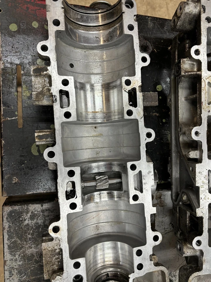 Conjunto cárter Yamaha mm 700 1997 8 canales-15100-00-00 8 canales-15100-03-00 RW5823 Foto 2 de 4