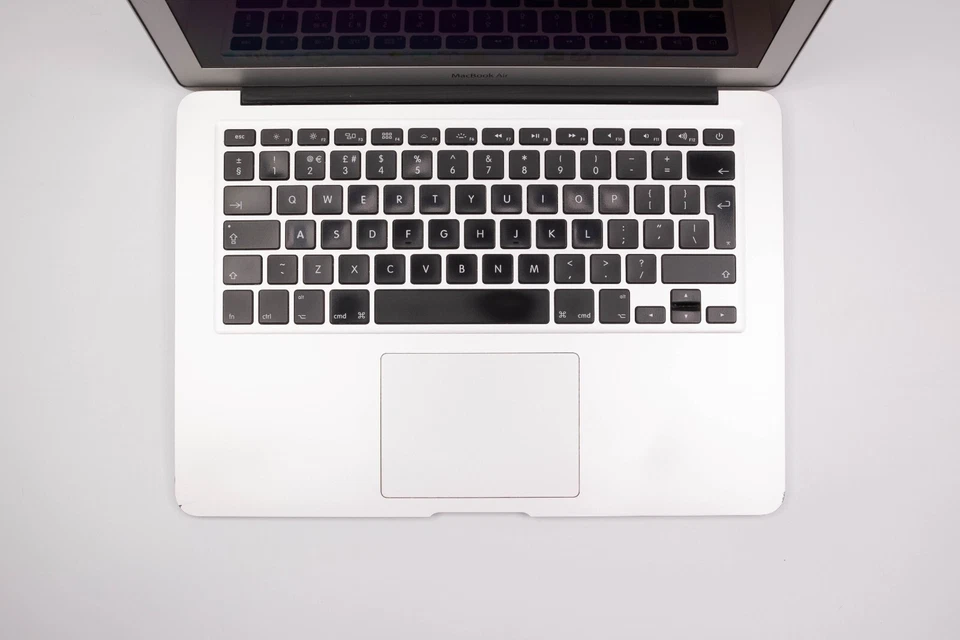 Apple MacBook Air 13" 2015 · i5 · 4GB · 256GB, Foto 2 von 5