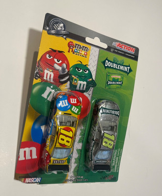 Kyle Busch Nascar M&M s Doublemint Action PROMO 1/64 2-pack Gibbs