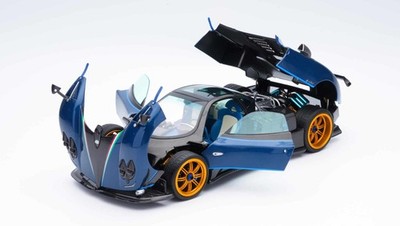 BBR 1:18 Pagani Zonda Tricolore 2010 (850620121DIE) Diecast Model with Briefcase
